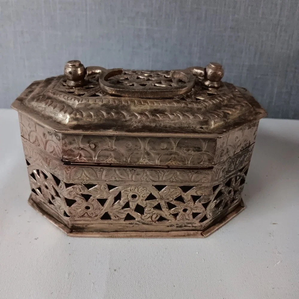 Vintage Brass Filigree Jewelry Trinket Box Hinged Lidded Floral Keepsake Chest